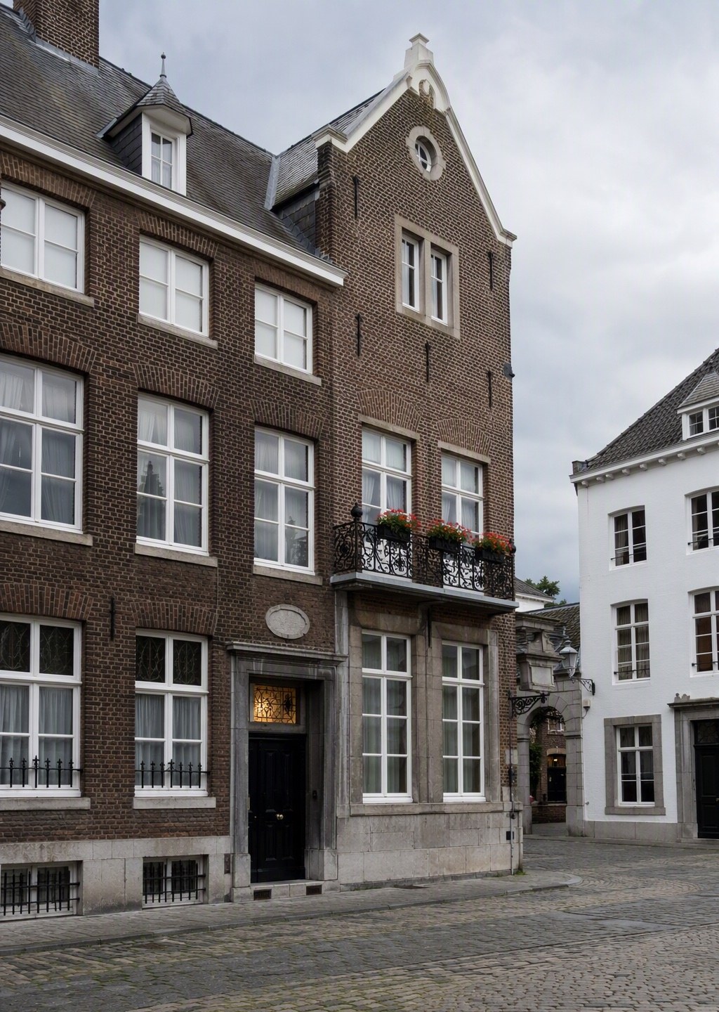 Gevel van het herenhuis, overdag