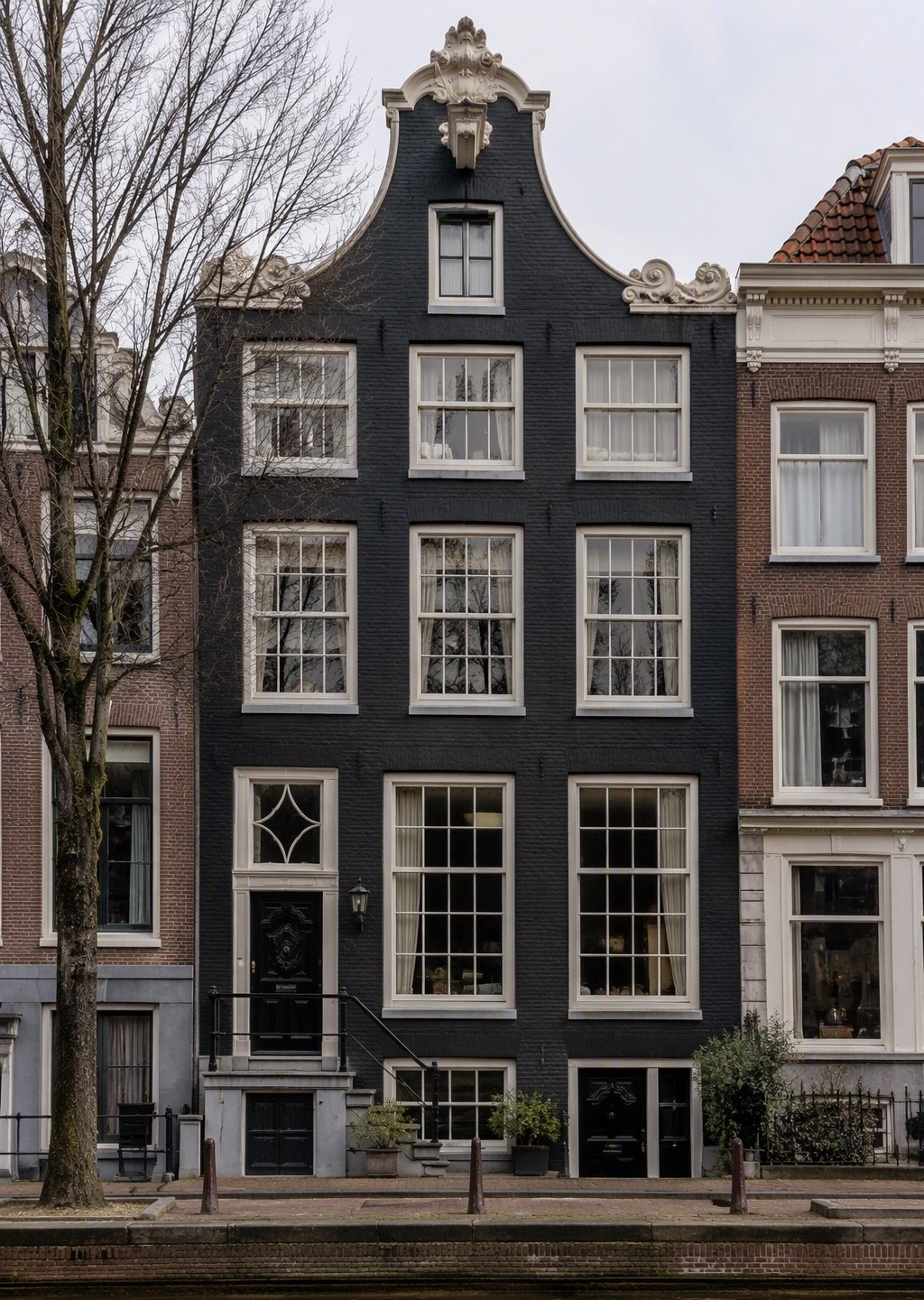 Grachtenpand van Palazzo Nero, overdag