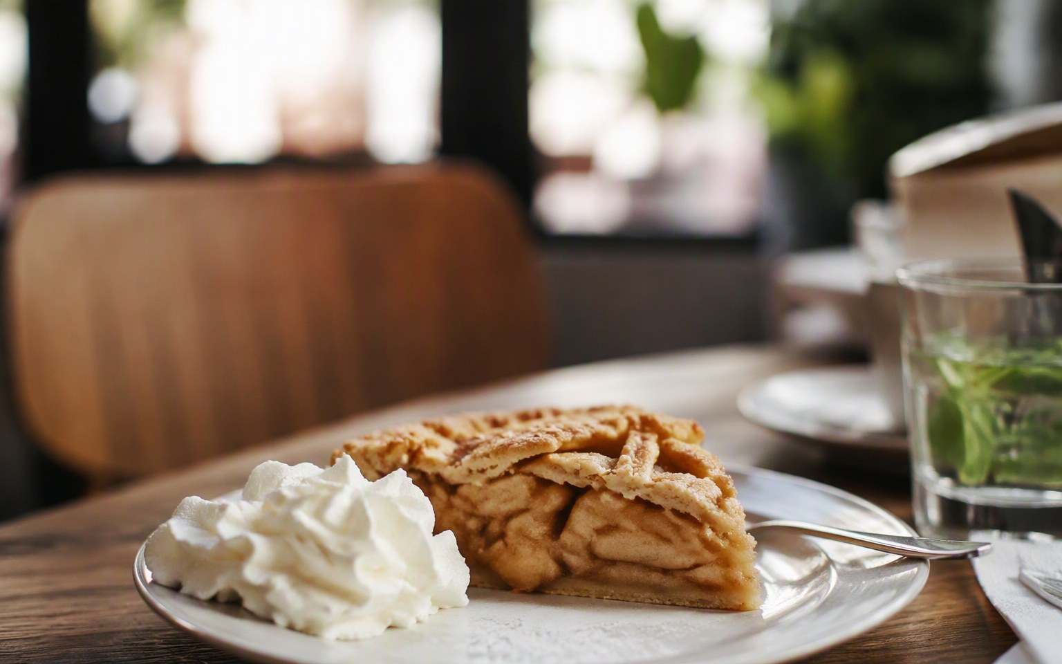 Appeltaart met slagroom